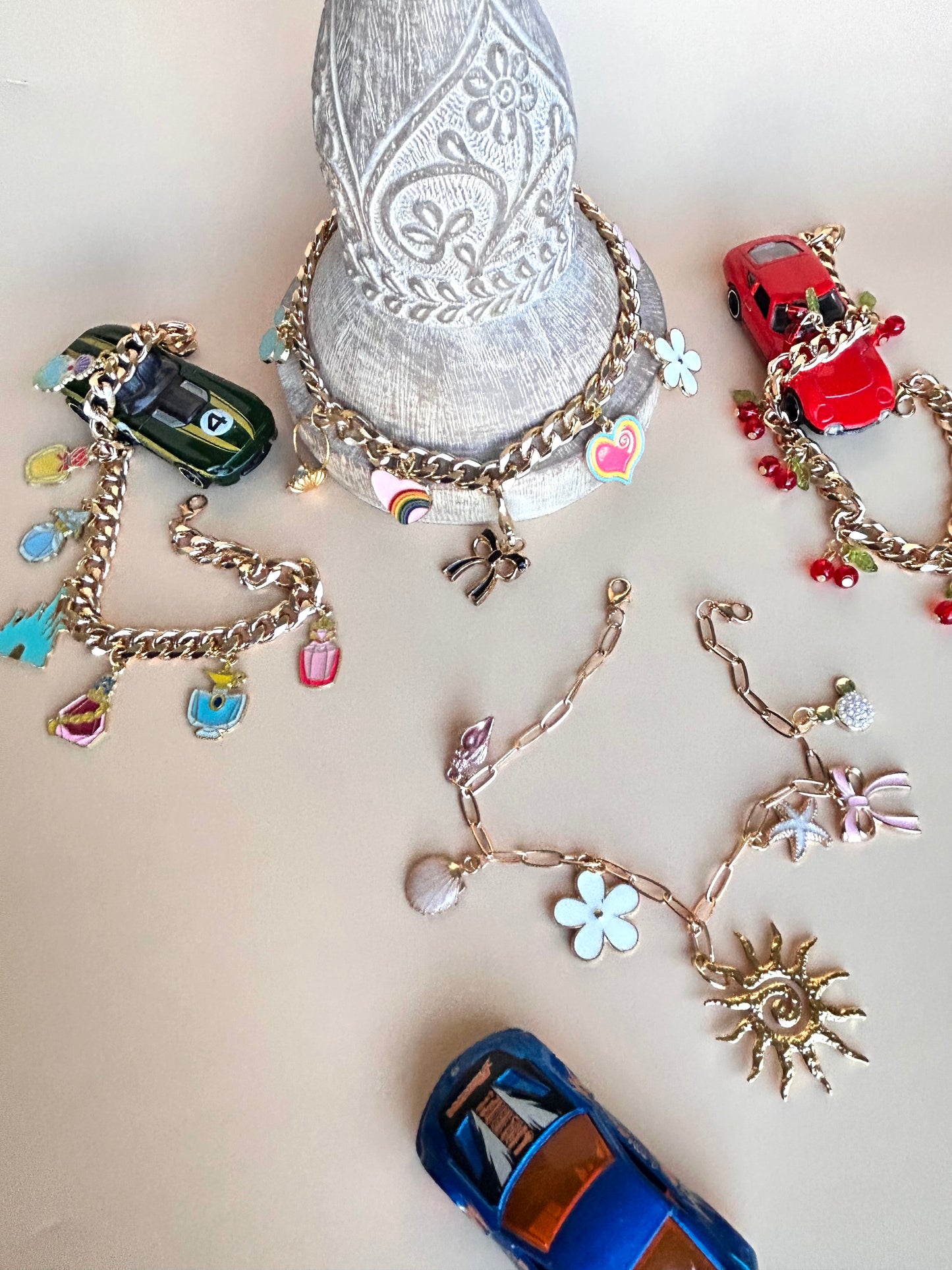 Rear view mirror hanging charms