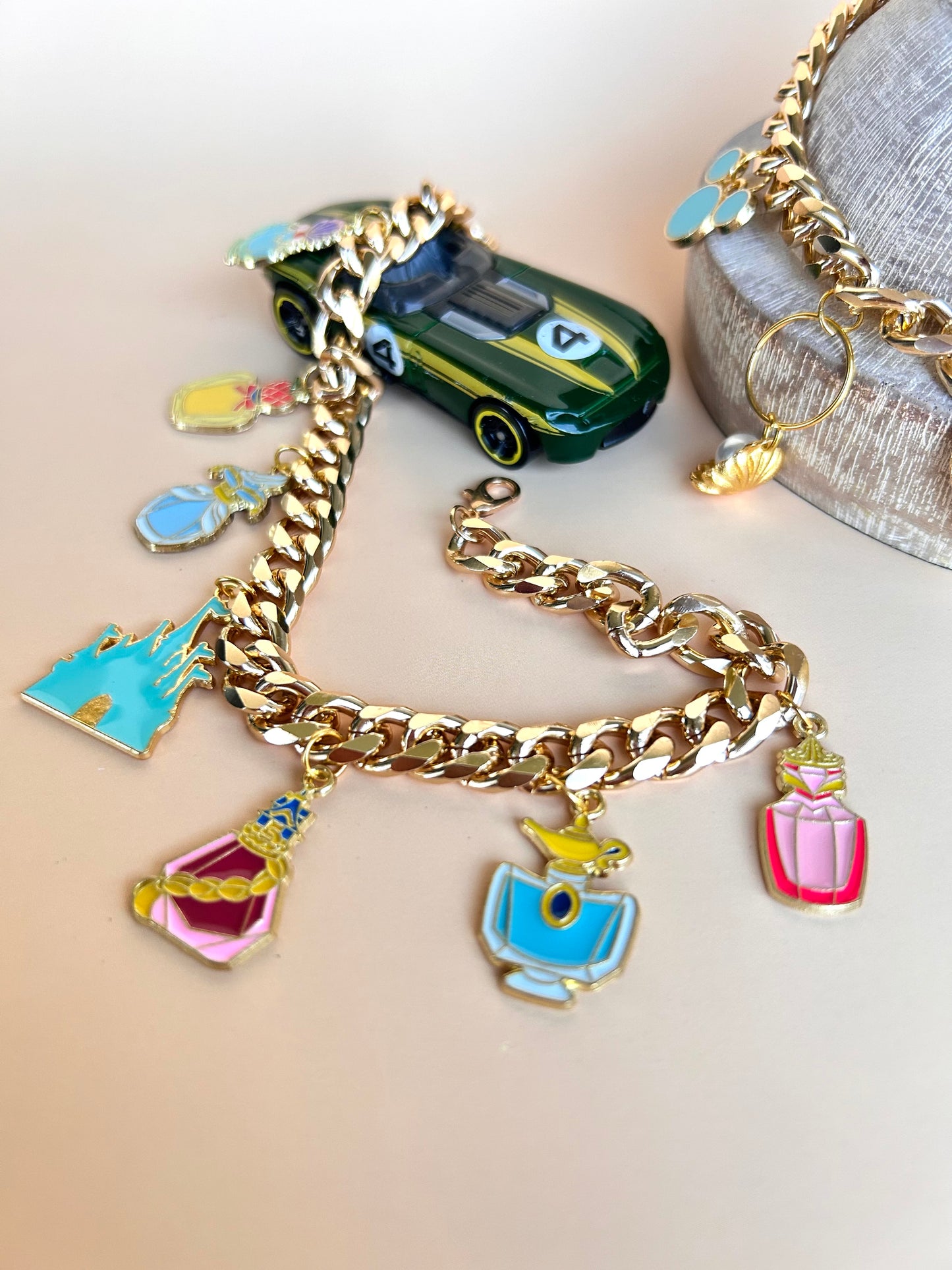 Rear view mirror hanging charms
